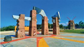 ▲大甲鐵砧山雕塑公園的太陽之門廣場，是台中海線觀光亮點。（圖／台中市政府新聞局提供）