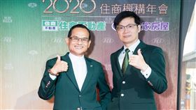 住商吳耀焜董事長榮退，新團隊接班創新局，左為住商機構前任董事長吳耀焜，右為新任董事長陳錫琮（圖／住商不動產）