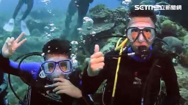 超美海底畢典　11小學生潛水領證書