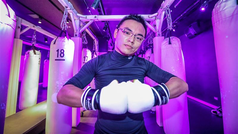 朱邀藍委練拳…王定宇一席話酸度爆表