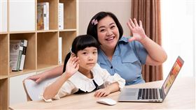 疫軍突起！代言接不完　鍾欣凌攜兔寶繼續ABC千萬入袋（圖／TutorABC提供）