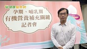 高雄師範大學生物科技系許惇偉副教授表示，食品中的環境荷爾蒙汙染，與生殖系統健康息息相關。