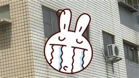 小被被,頂樓,尿床,室外機(翻攝自 爆怨公社)