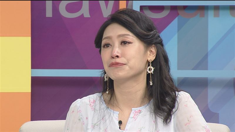 母捲款拋家棄子20年　她淚喊不恨了