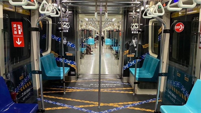 台北捷運驚見韓男神…粉絲嗨翻狂合照