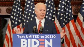 美國總統候選人拜登（Joe Biden） （圖／翻攝自拜登臉書） 不要再用這張了，上頭的標語是他的選舉標語，現在非選舉了