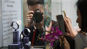 國際珠寶腕錶盛會　台北101開展（3）「2020 World Masterpiece大師之作」國際珠寶腕錶展開展記者會2日在台北101舉行，展示各品牌國際珠寶腕錶，吸引許多民眾觀看。中央社記者張新偉攝　109年7月2日