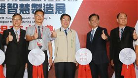黃偉哲出席台南自動化機械展開幕2020台南自動化機械暨智慧製造展2日在南紡世貿展覽中心舉辦開幕式，台南市長黃偉哲（中）等人出席剪綵。（台南市政府提供）中央社記者楊思瑞台南傳真　109年7月2日