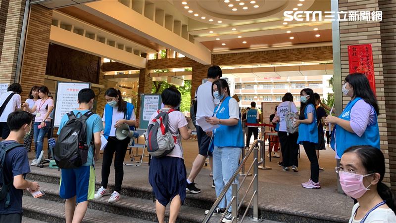 指考第一節0人發燒、20人不須戴罩