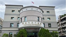 屏東市代會禮品採購弊案，屏東地檢署偵辦後表示，擔任前市代會主席的屏東市長林恊松、現任代表會主席蕭國亮因涉嫌重大，2日向屏東地方法院聲請羈押禁見裁准。中央社記者郭芷瑄攝　109年7月2日