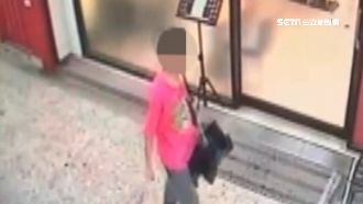 清潔工拿傘亂戳路人　2學生驚嚇報警