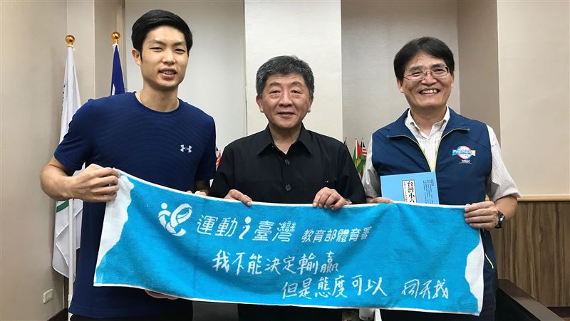 感謝防疫國家隊　周天成被陳時中圈粉