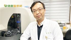 張牧新醫師呼籲，接觸菸酒、檳榔的民眾務必善用免費口腔篩檢資源，固定就醫篩檢治療，守護自己及家人的健康。