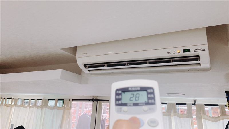 冷氣開18度熱爆　他看遙控2字傻眼