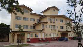 屏東滿州教職員集中宿舍啟用（1）屏東縣政府在屏南地區規劃興建3所集中式宿舍，其中位於滿州國中內的滿州地區教職員集中宿舍3日落成啟用，可提供37間宿舍。（屏東縣政府提供）中央社記者郭芷瑄傳真　109年7月3日