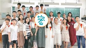 蔡佩軒出席明湖國小畢業典禮。（圖／索尼音樂提供）
