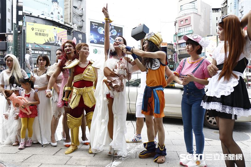 「法拉利姊」張婷婷與「吃屎哥」游兆霖。（圖／記者林聖凱攝影）