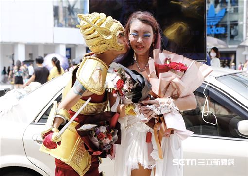 法拉利姊張婷婷與吃屎哥發行《呷賽》