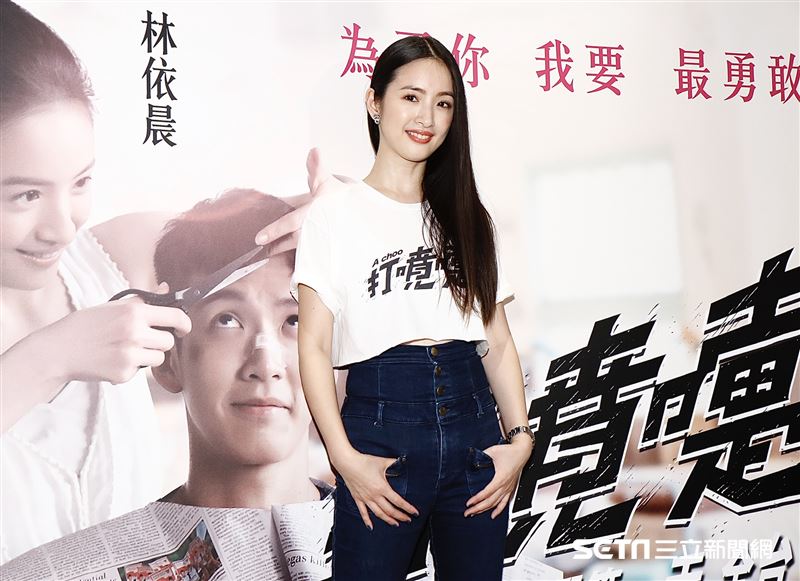 柯震東、林依晨化身一日售票員。（圖／記者林聖凱攝影）