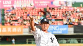 ▲AIT美國國慶日王建民郭泓志高志綱開球。（圖／統一獅球團提供）