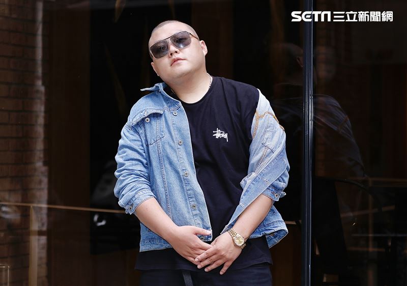 臭屁嬰仔近日推出新單曲《弱山雞》。（圖／記者林聖凱攝影）