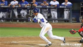 ▲富邦悍將一壘手范國宸敲出再見安打。（圖／記者劉彥池攝影）