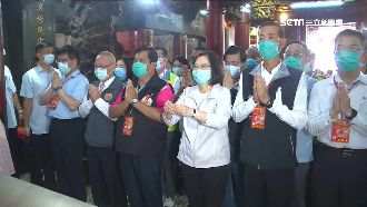蔡英文拜白沙屯媽　朝天宮董座北上挺