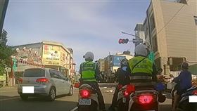 躲太陽,騎士,交大,機車,夏天,警察