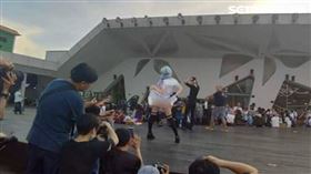 不要用這張！,coser,露下體,黑森林　圖／翻攝自臉書《爆廢公社》