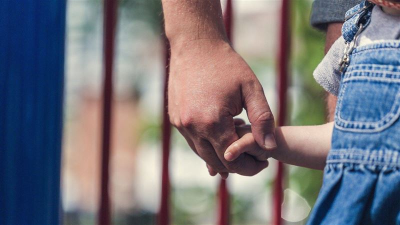 2歲女喊「叔叔」 30歲男竟崩潰怒