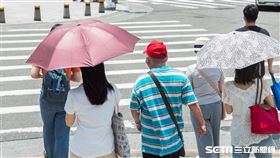天氣/夏天/中暑/炎熱(記者陳弋攝影)