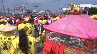 粉紅超跑揭密！藤編轎穿3件衣轎桿年換新