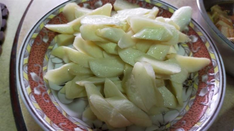 嬤炒茭白筍加1料　他一咬驚中陷阱卡