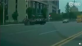 大陸,湖南,勞斯萊斯,麵包車,車禍,賠償（圖／翻攝自沸點視頻）