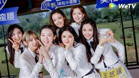 《創造營2020》並公布本屆女團名稱為「硬糖少女303」，形容團員們在柔軟的內心被包裹在堅硬的外殼之下，不外露的棱角卻閃耀著態度的光芒。最終七人成團名單為：希林娜依·高、趙粵、王藝瑾、陳卓璇、鄭乃馨、劉些寧、張藝凡。圖／WeTV提供