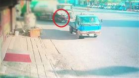 彰化婦人慘遭氣體槽車輾斃／翻攝畫面