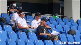 樂天桃猿曾豪駒總教練領軍測試會。（圖／記者王怡翔攝影）