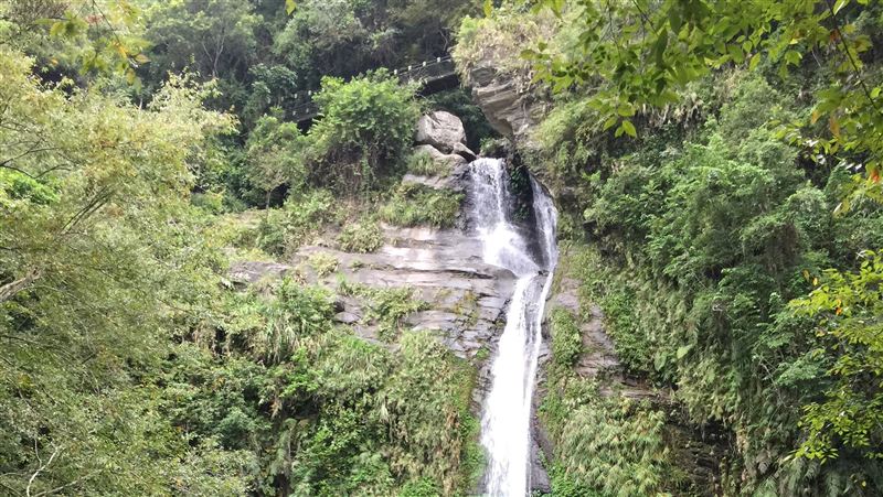 富里羅山瀑布　手作步道鋪旅遊之路