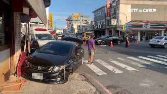 搶快撞直行車　駕駛驚：我是紅燈喔？