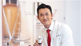 吳慷仁擔任DR.WU 2020年品牌代言人。（圖／DR.WU提供）