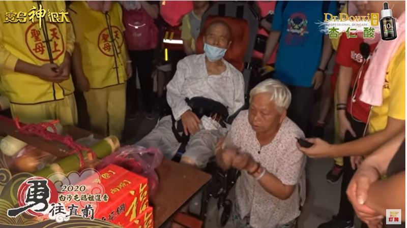 老伴中風…嬤跪地祈求　媽祖回頭降福