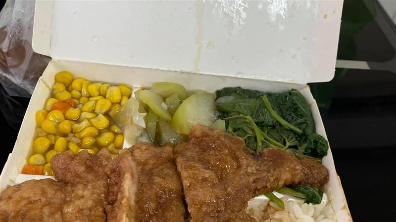 掀開便當驚見「加料」　網集體崩潰