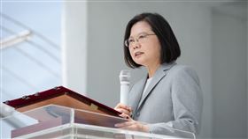 蔡英文總統6日下午前往高雄慰勉海軍陸戰隊九九旅步二營。（圖／總統府提供）