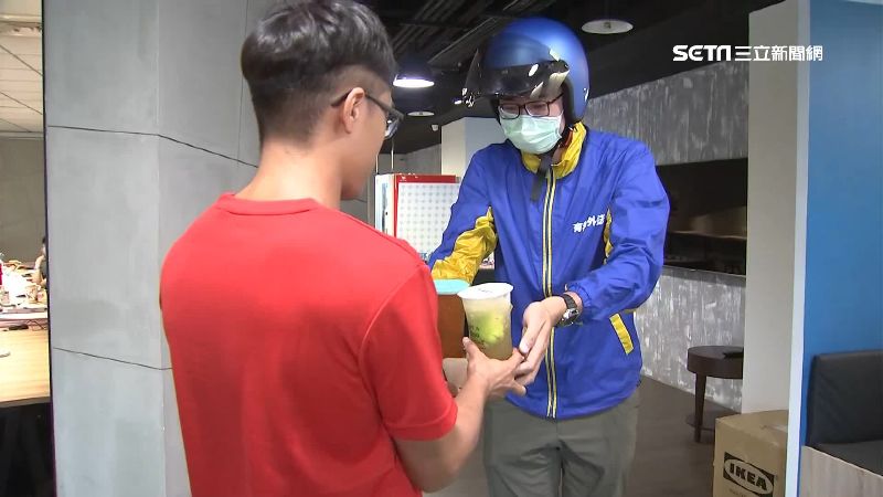 外送飲料怎麼保冰？外送員曝2撇步