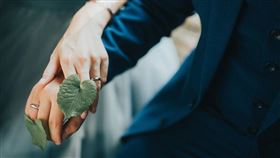 ▲前輩很照顧新同事。（示意圖／翻攝自pixabay）