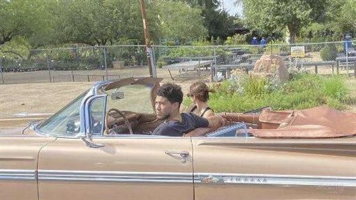 不藏了 布克又被拍到開名車載超模兜風 運動 三立新聞網setn Com