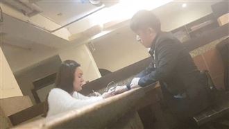 辣妻控偷吃　醫美大亨遭爆只是攝影師