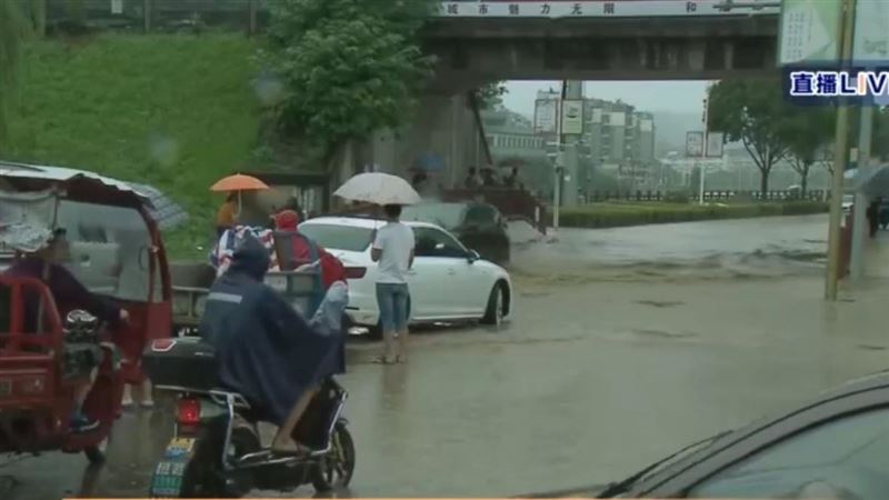 淹大水學生搭船應考　7成考生到不了