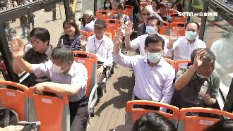 陳時中站台觀光巴士　與柯同框小尷尬