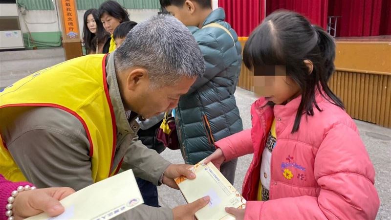 頂新和德基金會　紓困慈幼會助清寒童